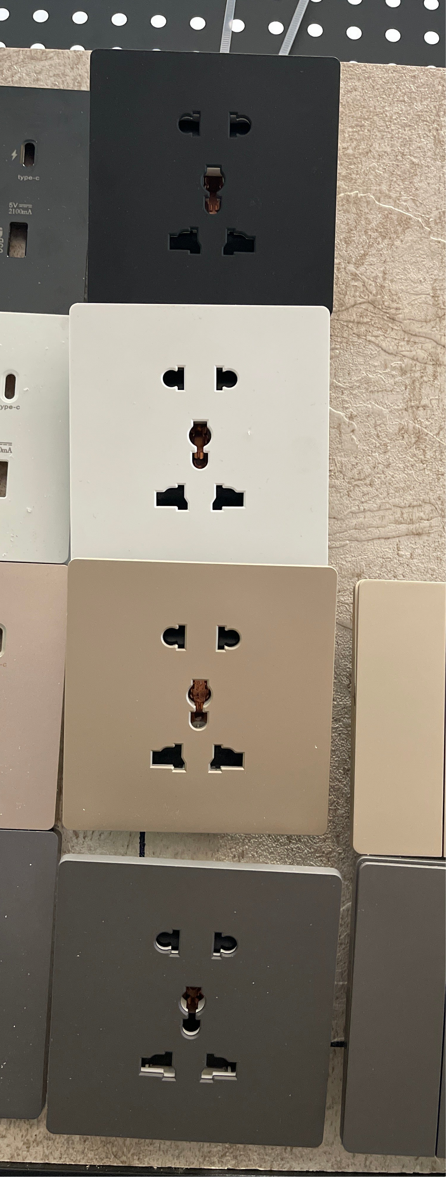 Далд разетка энгийн