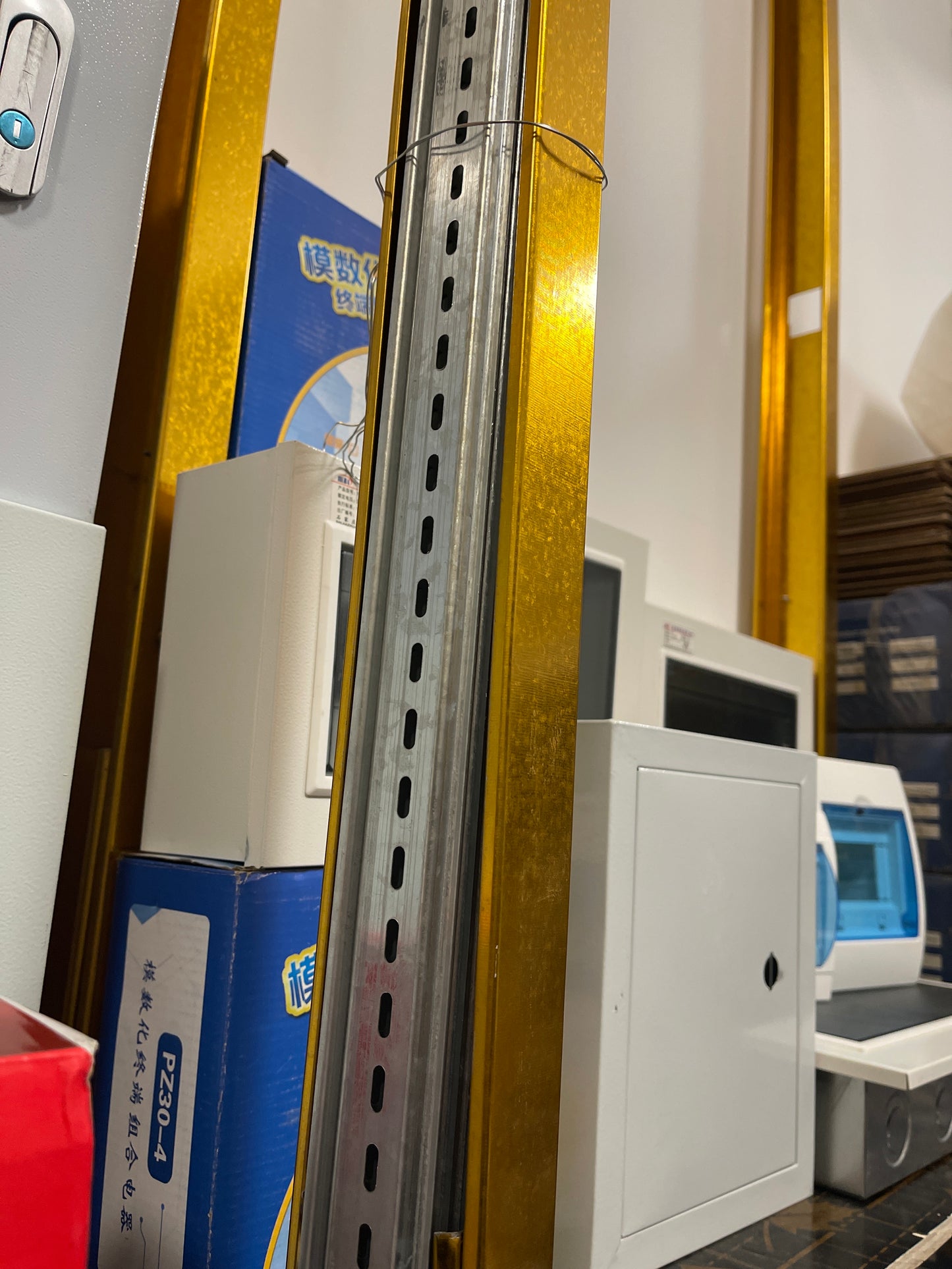 Автоматын зам тогтоогч төмөр