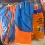 Өвлийн зузаан бээлий