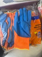 Өвлийн зузаан бээлий